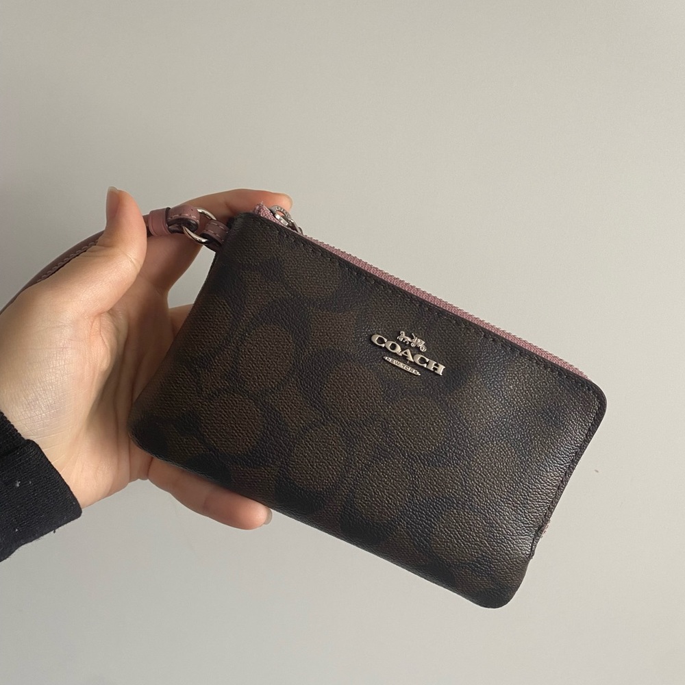coach wristlet double zip pink lining / never worn
